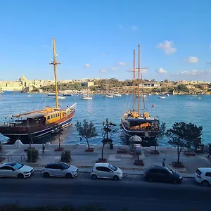  Apartment Spacious Seafront Next To Sliema-valeta Ferry Malta