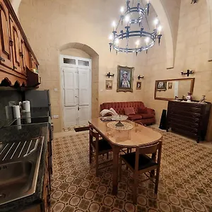  Holiday home Cozy Corner House In - Authentic! Malta
